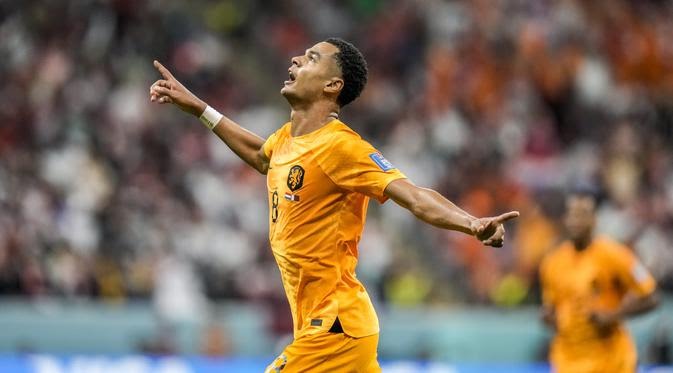 Pemain Belanda, Cody Gakpo merayakan gol pertama timnya ke gawang Qatar saat laga ketiga Grup A Piala Dunia 2022 yang berlangsung di Stadion Al Bayt.