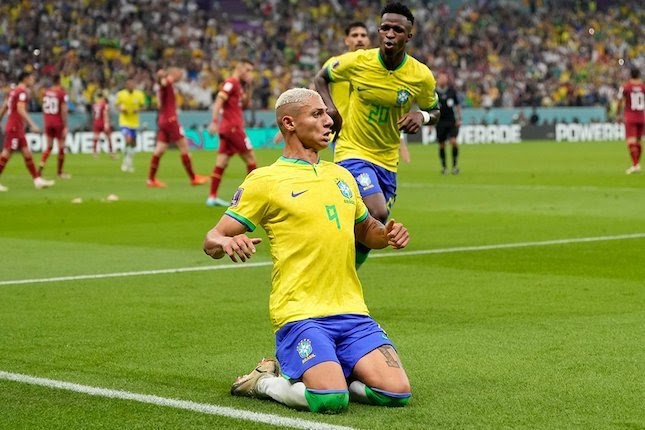 Momen selebrasi Richarlison usai mencetak gol di laga Brasil vs Serbia, Piala Dunia 2022.