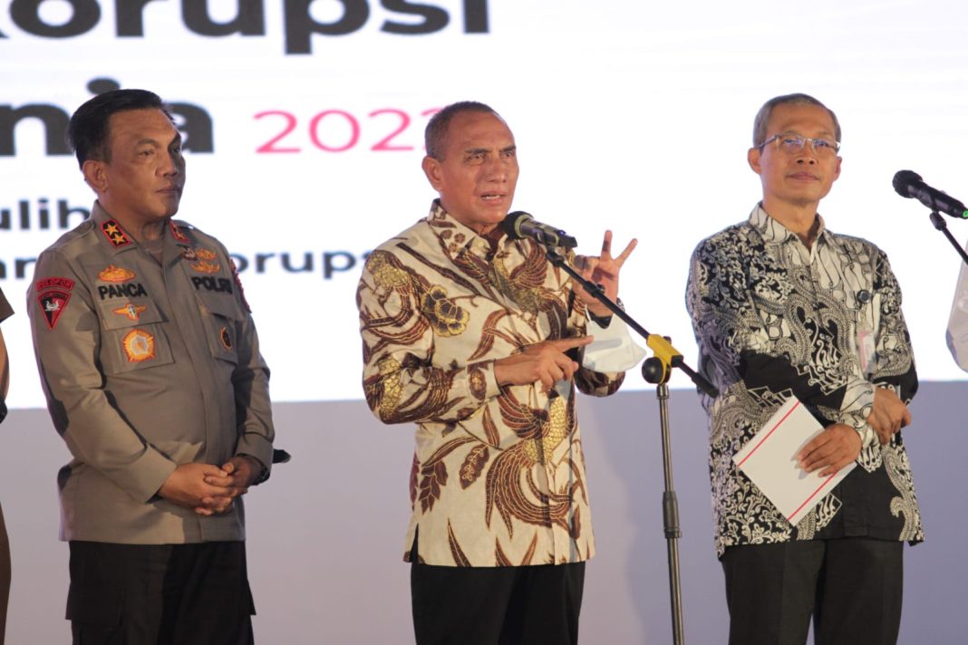 Gubernur Sumut Edy Rahmayadi bersama Wakil Ketua KPK RI Alexander Marwata pada acara Road to Hakordia 2022 di Lapangan Astaka, Jalan Pancing, Deliserdang.