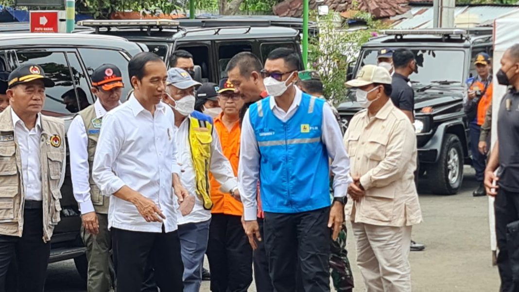 Presiden Republik Indonesia Joko Widodo kembali melakukan kunjungan langsung ke lokasi posko siaga pasca gempa di Cianjur, Jawa Barat.