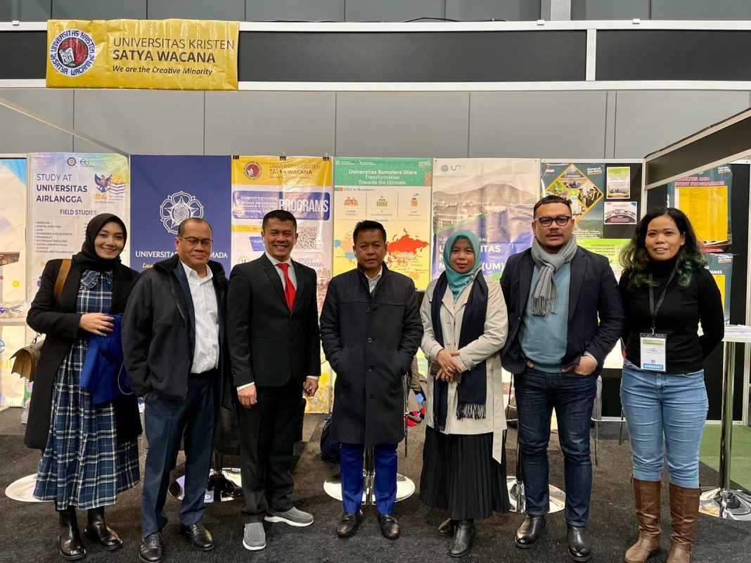 Rektor USU Dr Muryanto Amin SSos MSi dan Wakil Rektor I Dr Edy Ikhsan SH MA hadir pada Pameran Pendidikan dan Diaspora Gathering di Belanda.