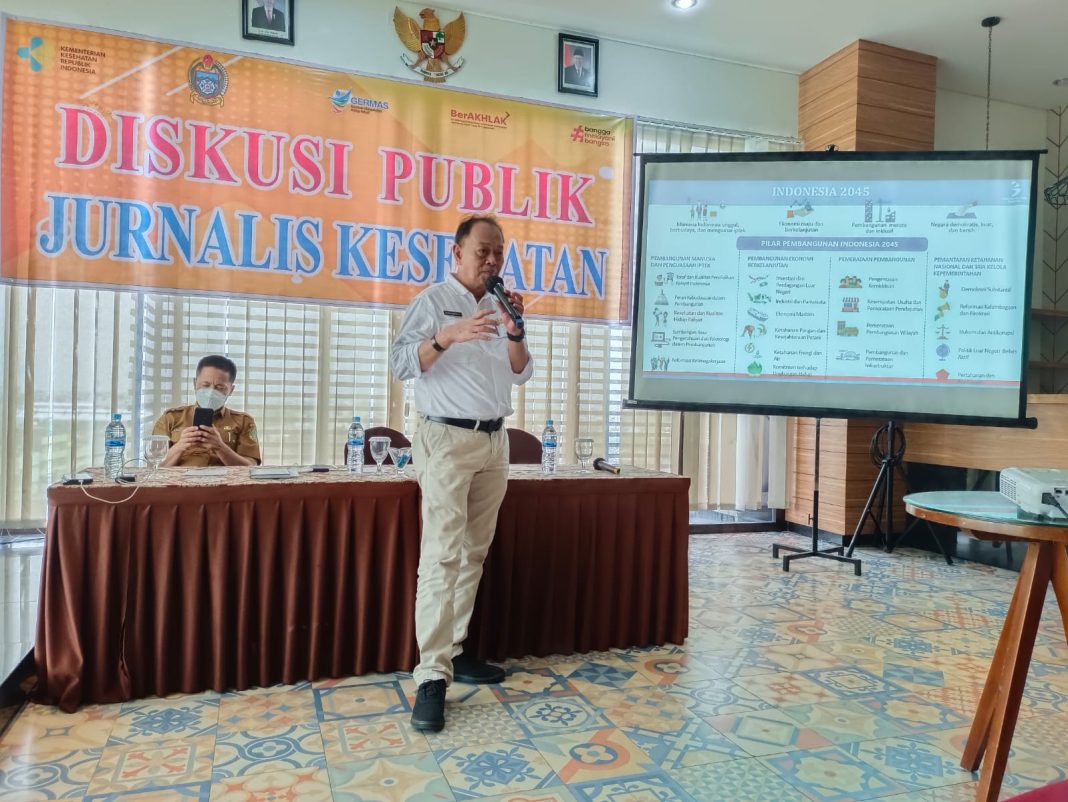 Sekretaris Dinkes Sumut Teguh Supriyadi dalam Diskusi Publik dengan Forwakes Sumut di Medan.