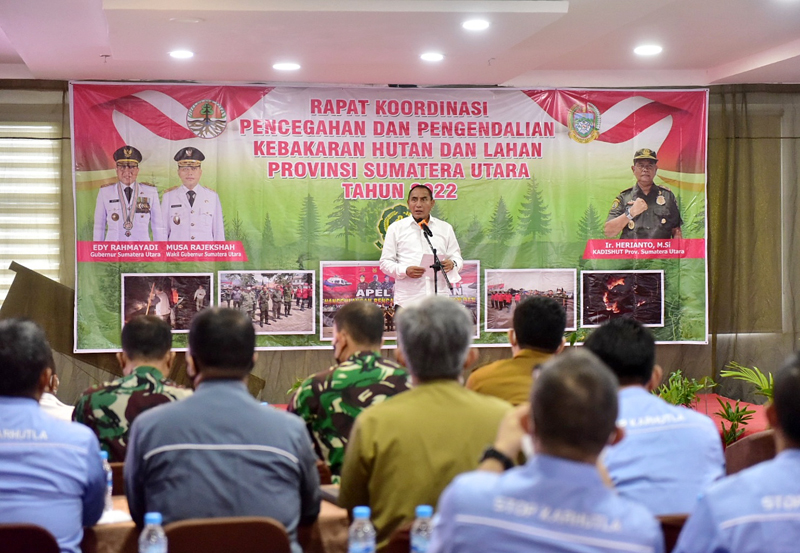 Edy Rahmayadi saat Rakor Pencegahan dan Pengendalian Kebakaran Hutan dan Lahan Pemprov Sumut di Hotel Grand Kanaya Jalan Darussalam, Nomor 12 Medan.