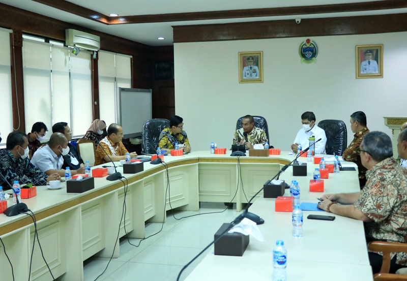 Gubernur Sumut Edy Rahmayadi melakukan pertemuan dengan Direktur Hubungan Kelembagaan PT Inalum Dany Amrul Ichdan, Komisaris Utama PT Inalum Doni Monardo dan jajaran di Kantor Perwakilan Daerah Sumut, Jalan Jambu, Menteng, Jakarta Pusat.