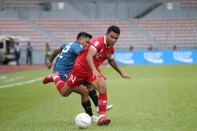 Aksi Asnawi Mangkualam dalam laga Piala AFF 2022 Brunei Darussalam vs Timnas Indonesia.