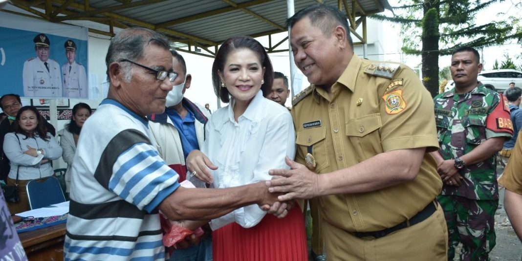 Pemkab Dairi menyalurkan BLT dampak inflasi BBM kepada masyarakat dimulai dari Kecamatan Sidikalang yang dihadiri langsung Bupati Dairi Dr Eddy Keleng Ate Berutu.