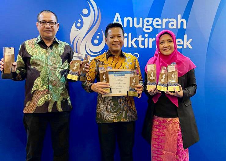 Rektor USU Dr Muryanto Amin SSos MSi didampingi Kepala Humas, Amalia Meutia serta tim.