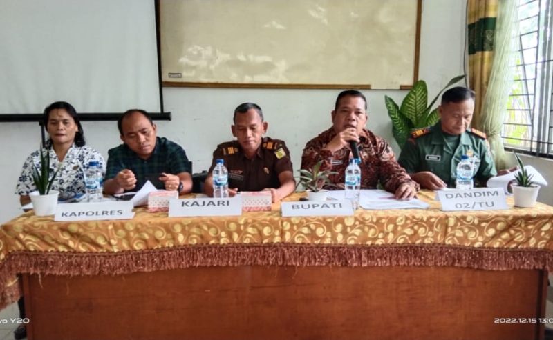 Rapat evaluasi penataan KJA Tahun 2022 sekaligus pembahasan target 2023, yang dilaksanakan di Aula Kantor Dinas Ketapang dan Pertanian.