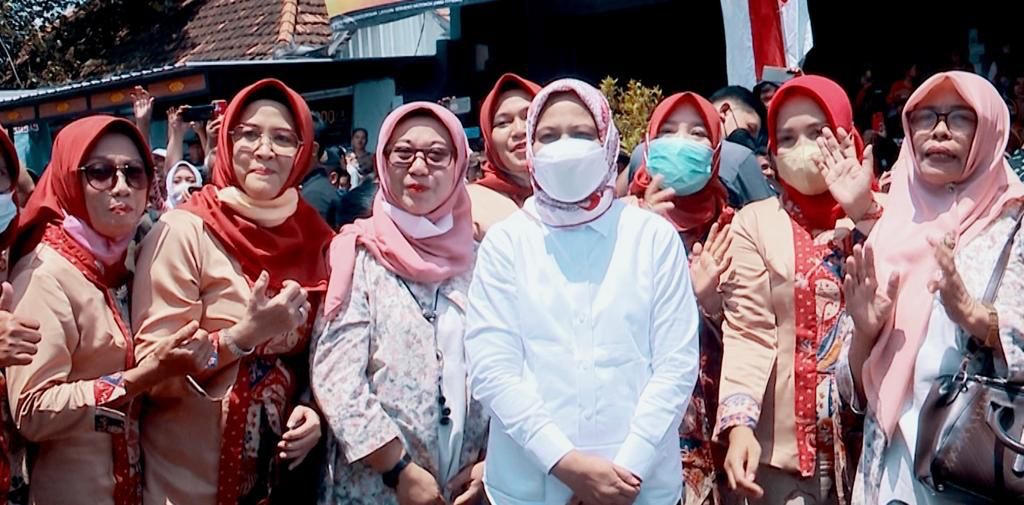 Ibu Negara Republik Indonesia, Iriana Joko Widodo memberikan pesan penuh semangat bagi para ibu dalam momen peringatan Hari Ibu ke-94 tahun 2022.