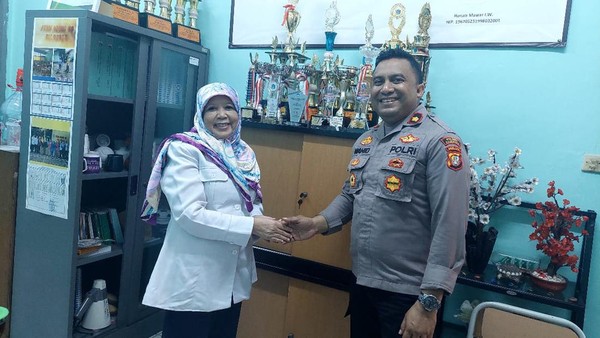 Kapolsek Cilandak Kompol Wahid Key kerja sama dengan PKBM Negeri 09 Jakarta tangani anak putus sekolah.