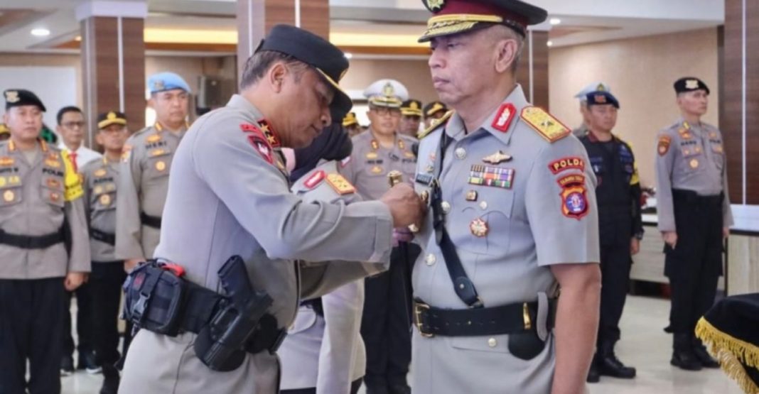 Polda Kalteng menggelar upacara serah terima jabatan Wakapolda dari Irjen Pol Ida Oetari Poernamasasi SAP MA kepada Brigjen Pol Mohammad Agung Budijono SIK MSi bertempat di Aula Arya Dharma, Mapolda Kalteng.