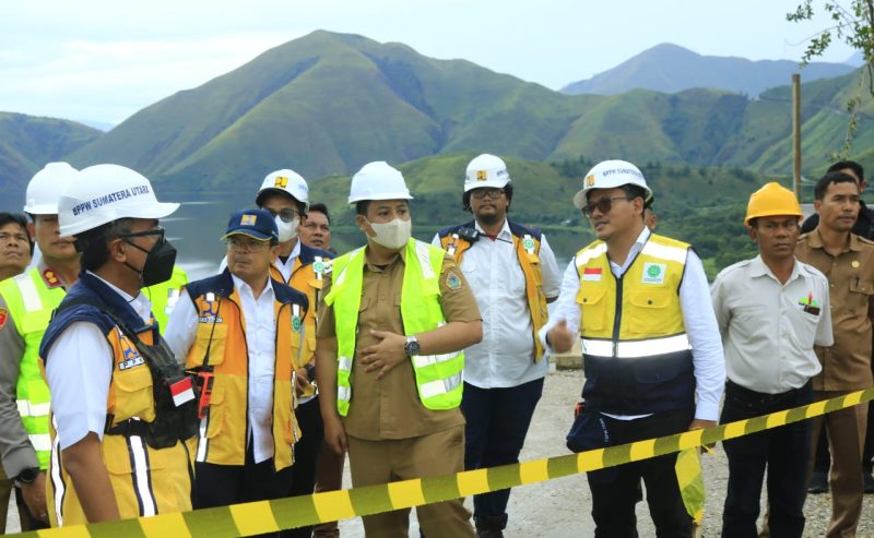 Bupati Samosir Vandiko T Gultom ST, Kapolres Samosir AKBP Josua Tampubolon dan lainnya melakukan monitoring ke objek wisata Sibea-bea, Kecamatan Harian.