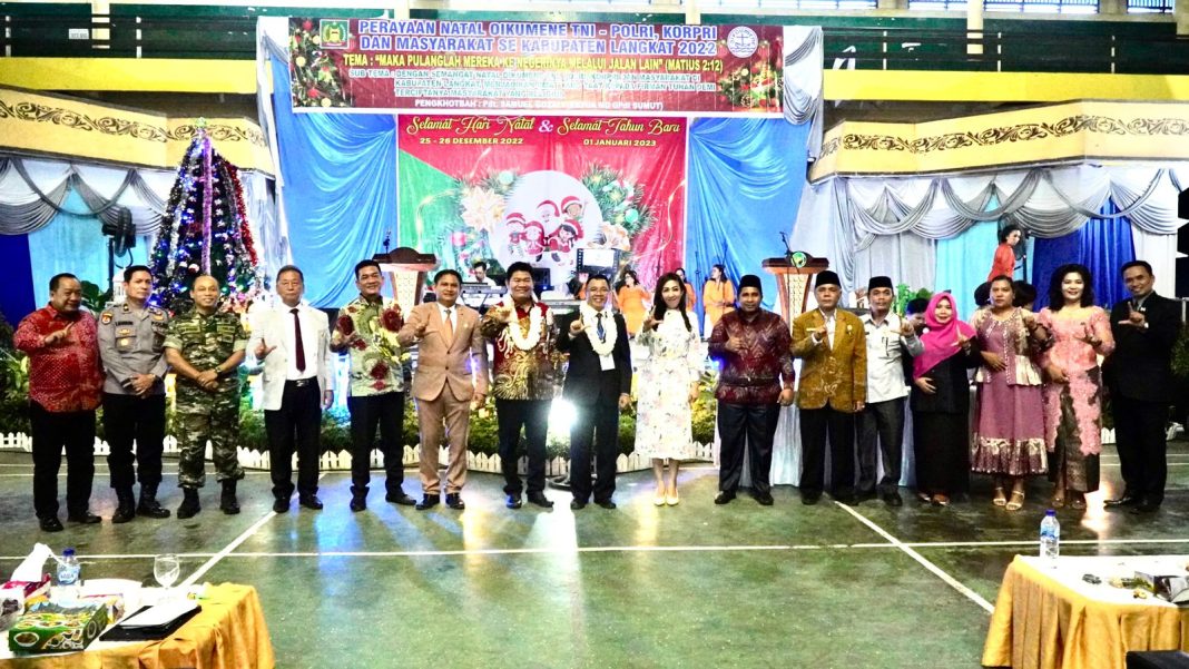 Perayaan Natal Oikumene TNI/Polri, Korpri/ASN dan masyarakat se Kabupaten Langkat tahun 2022, di GOR Stabat.