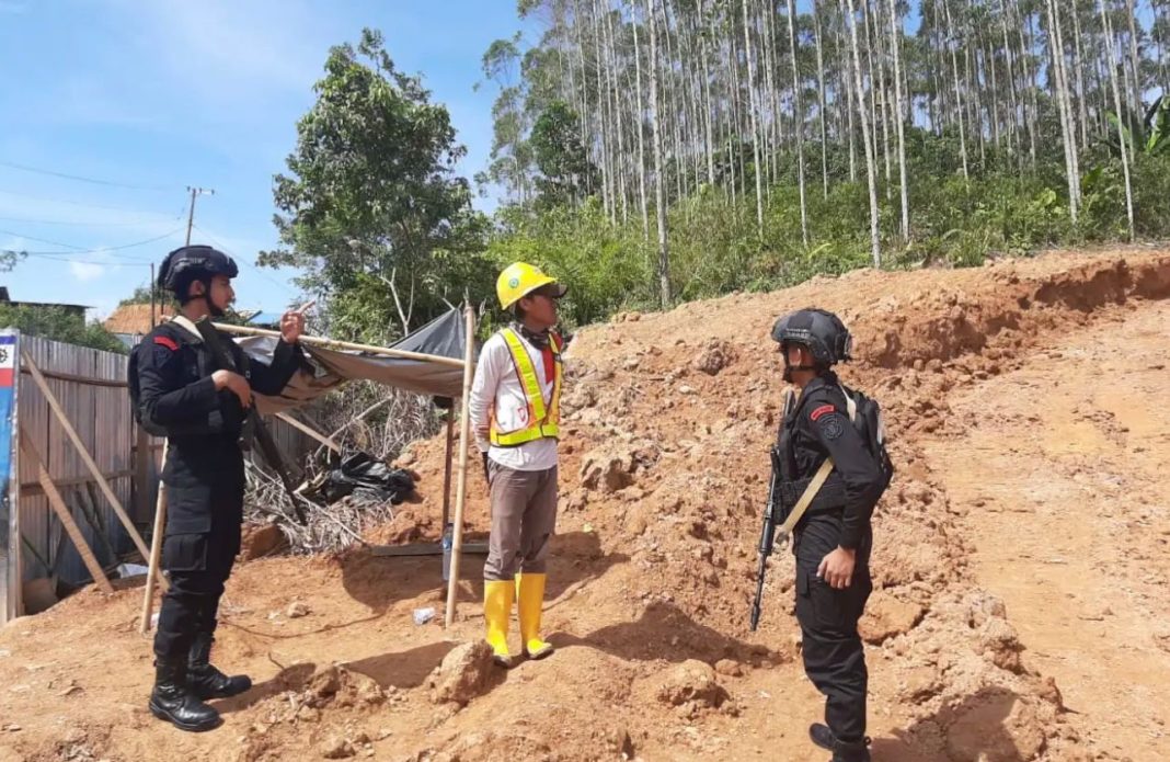 Satgas Operasional Nusantara Polda Kaltim Regu B melaksanakan patroli sambang kamtibmas serta pengamanan di beberapa titik penting di kawasan IKN.