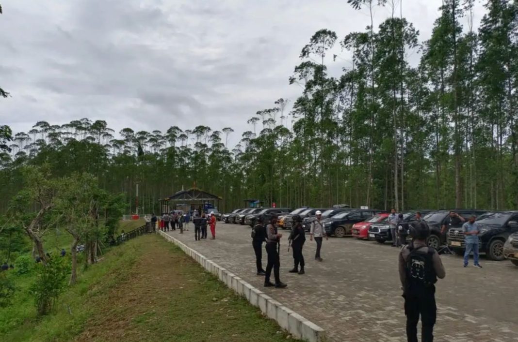 Satuan Tugas Operasi Nusantara Polda Kaltim melaksanakan pengamanan dalam rangka kegiatan kunjungan kementerian BUMN di kawasan titik nol IKN.