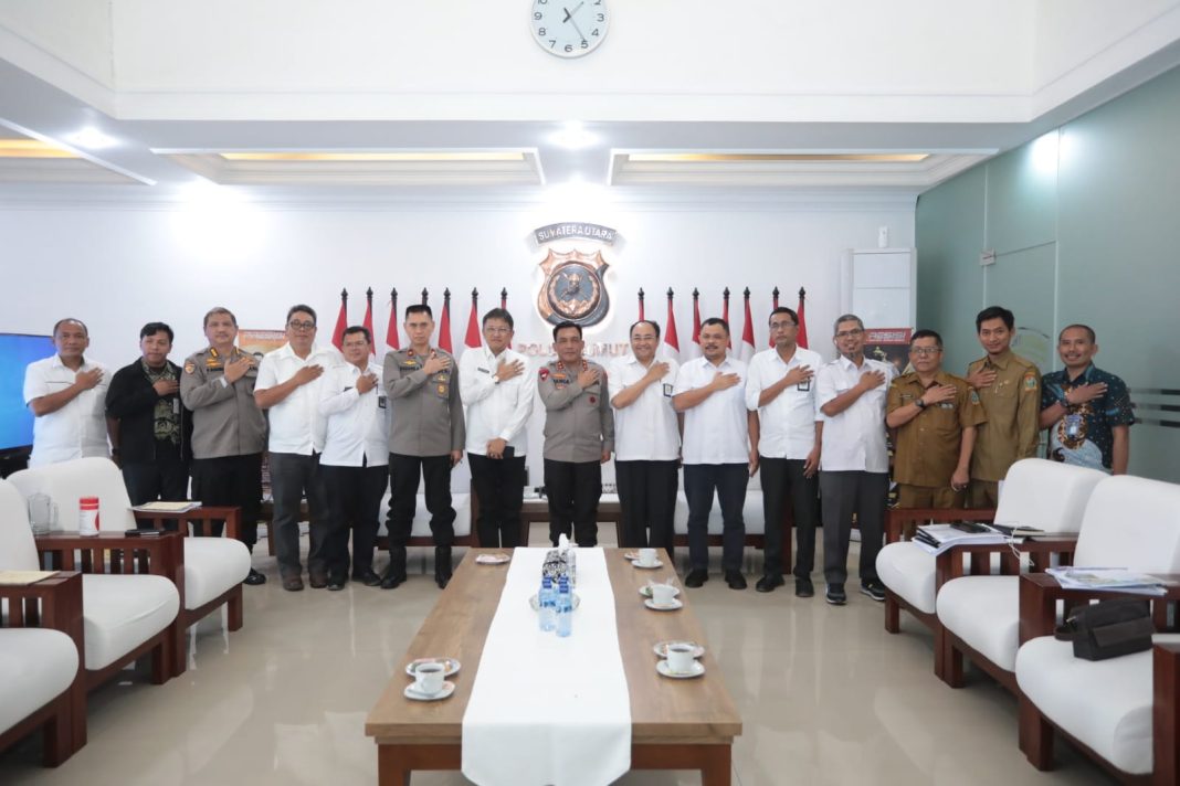 Kapolda Sumut Irjen Pol RZ Panca Putra Simanjuntak menggelar rapat koordinasi awal bersama para pemangku kepentingan membahas percepatan pencapaian proyek strategis nasional dan infrastruktur jalan di Sumut dalam kesiapan menghadapi Nataru 2023.