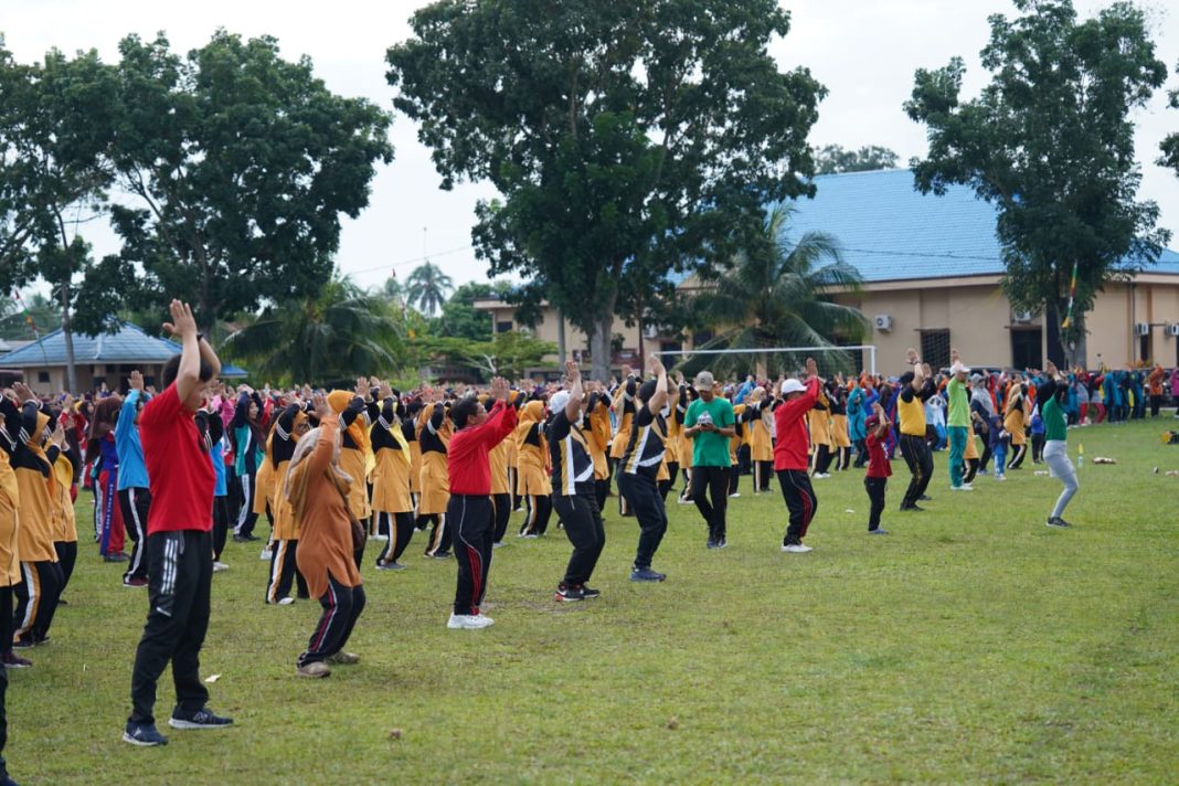 Masyarakat mengikuti senam sehat di Kabupaten Batubara.