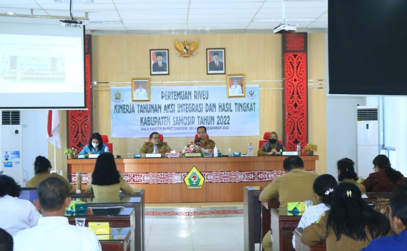 Pemkab Samosir menggelar tahapan akhir yakni Review Kinerja Tahunan Aksi Integrasi dan Hasil Tingkat Kabupaten Samosir Tahun 2022, bertempat di Aula Kantor Bupati Samosir.