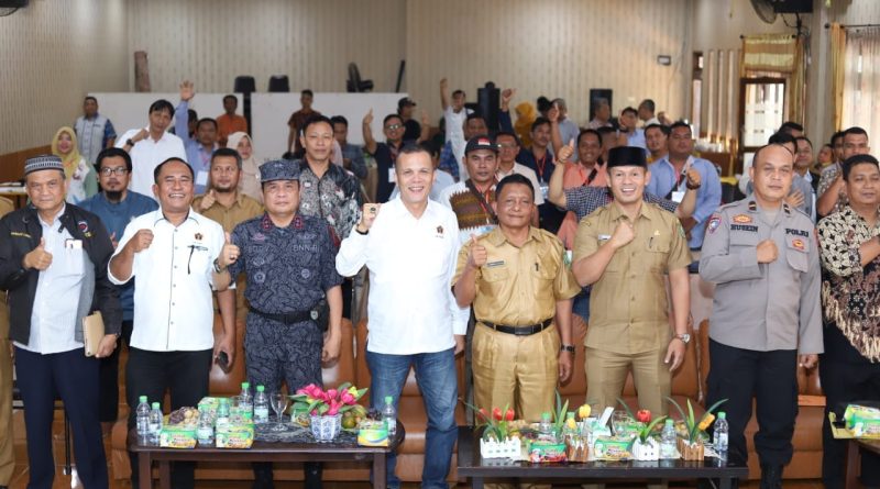 Bupati Madina diwakilkan Asisten III, Drs Syahnan Batubara secara resmi membuka kegiatan UKW angkatan ke-54 di Aula Hotel Rindang, Kelurahan Dalan Lidang, Kecamatan Panyabungan.