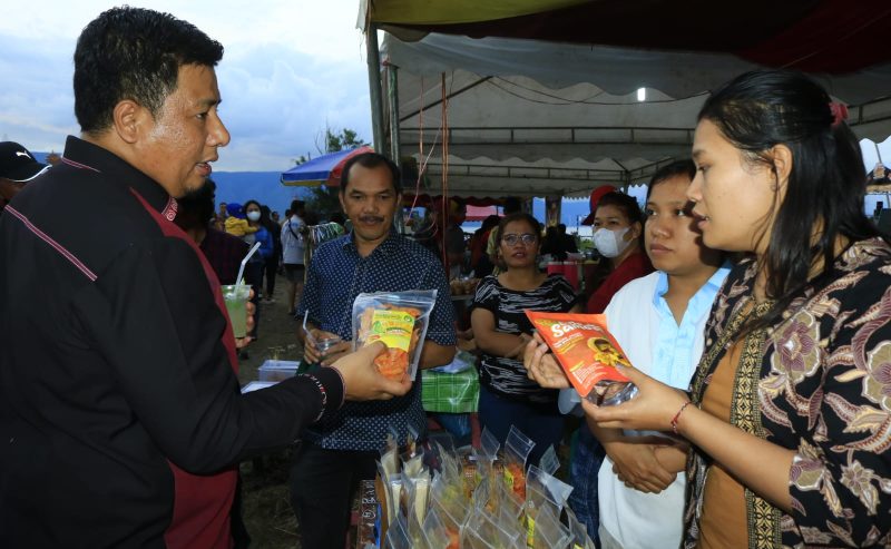 Bupati Samosir Vandiko T Gultom mengapresiasi Gebyar Long Beach yang diselenggarakan di Komplek Vantas Hotel.