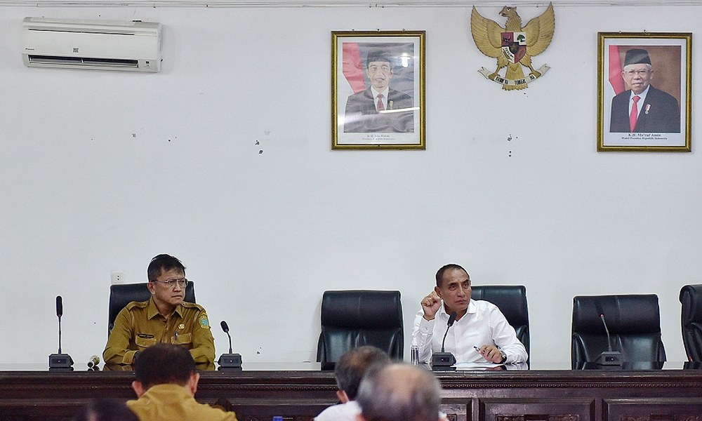 Gubernur Sumut Edy Rahmayadi pada rapat koordinasi proyek pembangunan jalan dan jembatan provinsi untuk kepentingan strategis daerah Provinsi Sumut tahun jamak di Kantor Dinas Pekerjaan Umum dan Penataan Ruang Sumut, Jalan Sakti Lubis Medan.