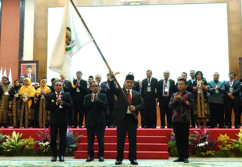 Gubernur Sumut Edy Rahmayadi menjadi saksi di acara Pengukuhan Pengurus Pusat IKA USU yang dilaksanakan di Ruang Pustakaloka Gedung Nusantara IV Senayan, Jakarta.