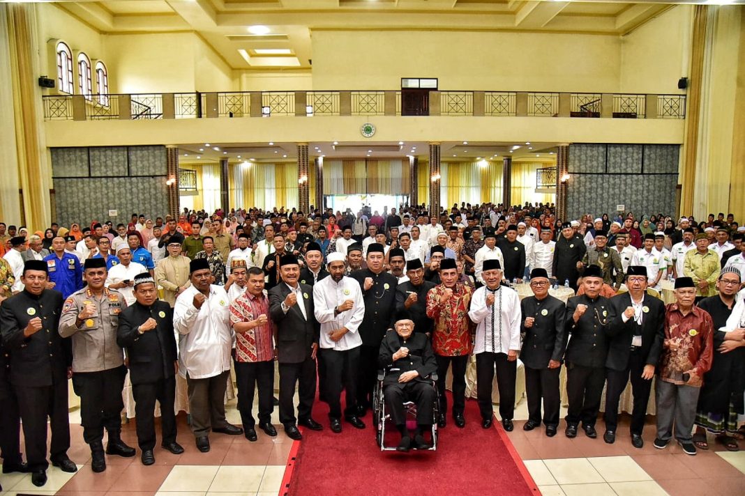 Gubernur Sumut Edy Rahmayadi bersama Pangdam I BB Mayjen TNI H Achmad Daniel Chardin menghadiri acara Milad Ke-54 Aceh Sepakat Sumut di Gedung Aceh Sepakat, Jalan Mengkara Medan.