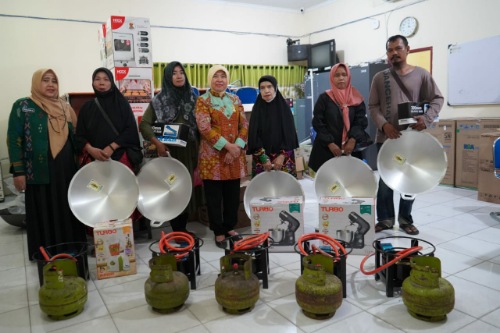 Dinas Ketahanan Pangan Kota Medan menyerahkan bantuan sarana prasarana kepada kelompok UMKM Pangan dalam penyediaan infrastruktur pendukung kemandirian pangan yang ada dibeberapa kelurahan di Kota Medan.