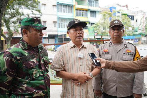 Lurah Glugur Kota, Kecamatan Medan Barat, A Zukri Alrasyid gercep memberikan pelayanan yang maksimal kepada masyarakat salah satunya di bidang kebersihan