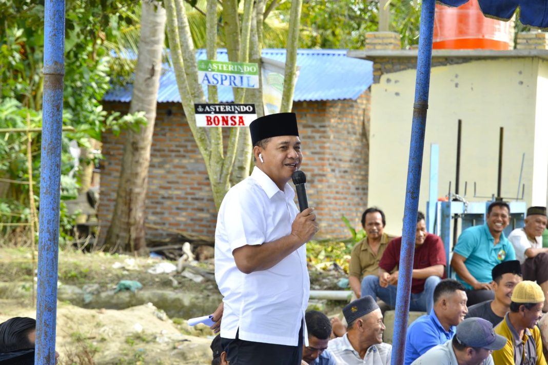 Bupati Batubara Ir H Zahir MAP hadir di Desa Lubuk Cuik, Kecamatan Lima Puluh Pesisir, sejumlah kelompok tani mengadakan kenduri dan doa bersama saat penyemaian benih cabai.