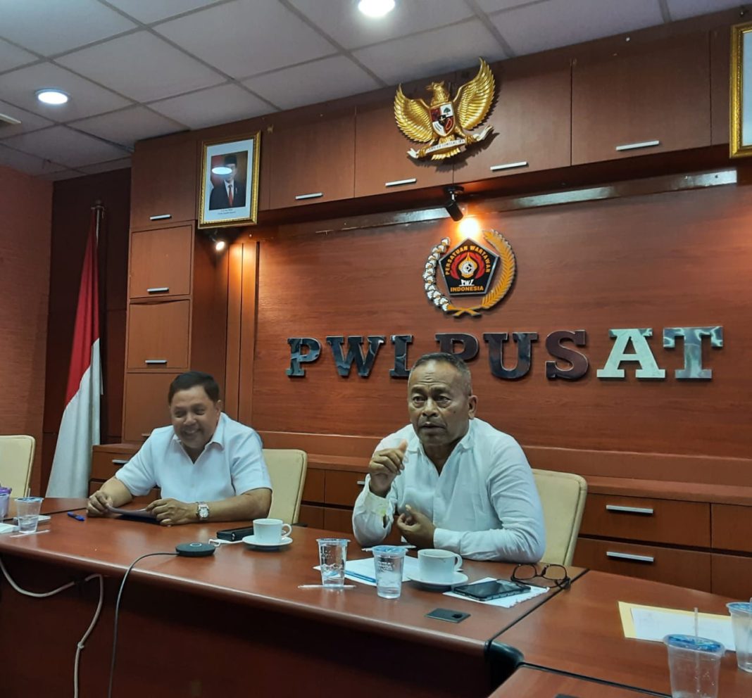 Ketua Umum PWI Pusat Atal S Depari memberi keterangan kepada wartawan di Jakarta.