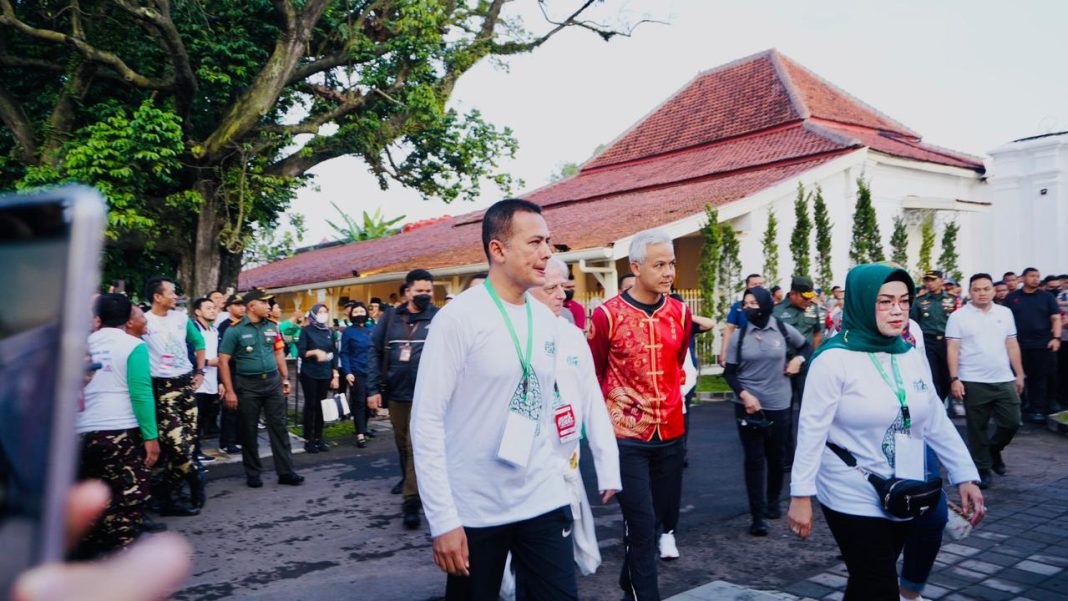 Wakil Gubernur Sumut Musa Rajekshah mengikuti kegiatan Jalan Sehat yang dihadiri Presiden Joko Widodo pada puncak Porseni NU Tahun 2023, di Solo.