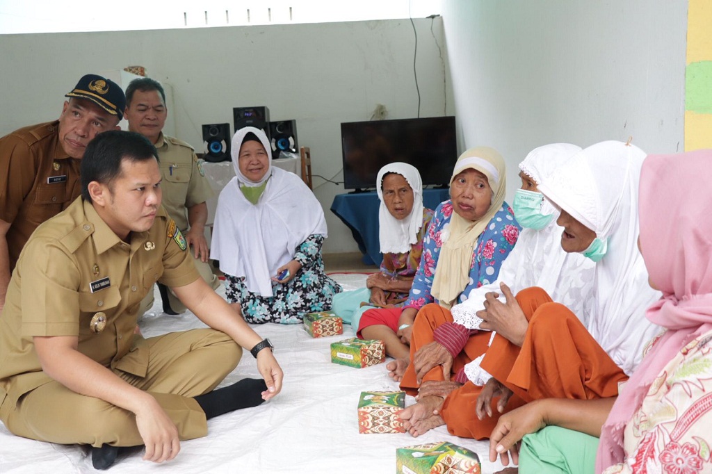 Wakil Bupati Sergai H Adlin Umar Yusri Tambunan ST MSP bersilaturahmi ke Panti Nurul Jannah Werda, yang terletak di Dusun Ladang Lama II, Desa Sei Buluh, Kecamatan Teluk Mengkudu.