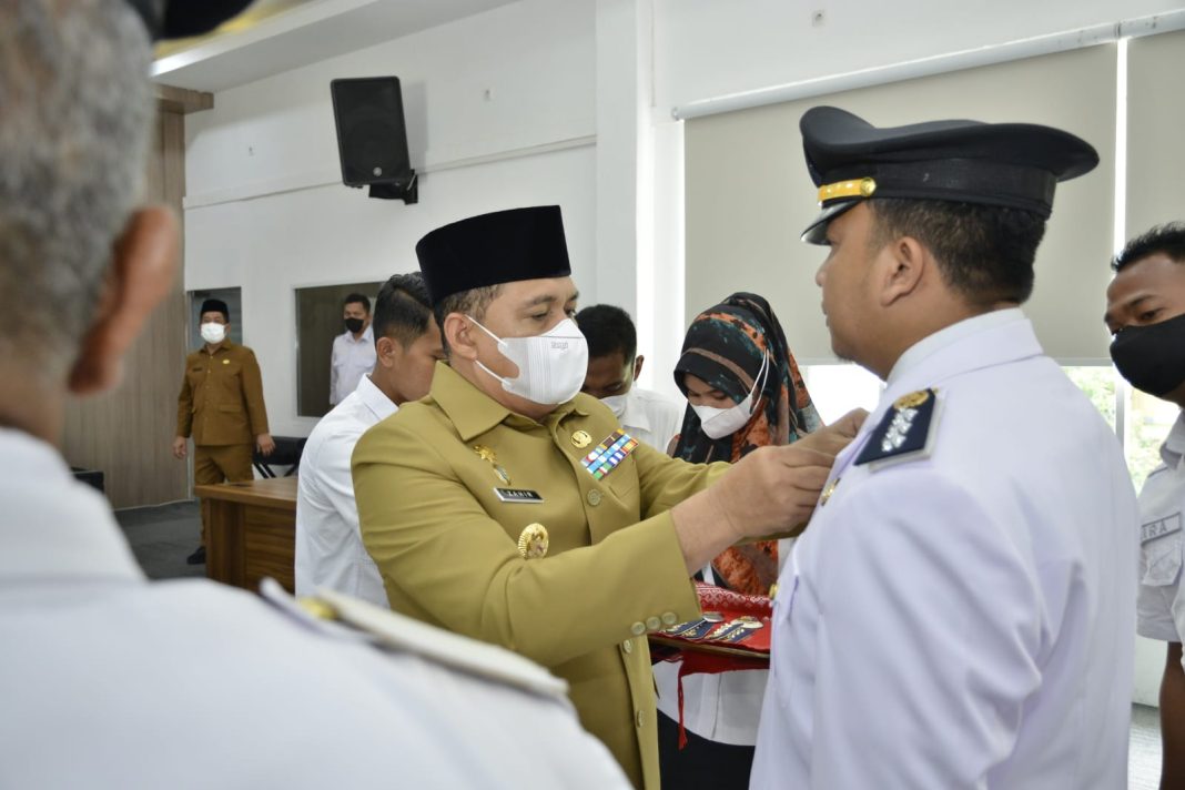 Bupati Batubara Ir H Zahir MAP melantik 21 pejabat administrator dan tiga pejabat pengawas di lingkungan Pemkab Batubara.