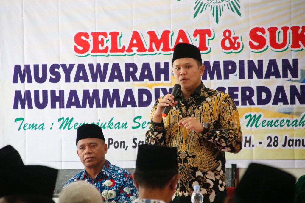 Wakil Bupati Sergai H Adlin Umar Yusri Tambunan ST MSi menghadiri PD Muhammadiyah ke-III menggelar musyawarah di Perguruan SD Muhammadiyah, Desa Pon, Kecamatan Sei Bamban.