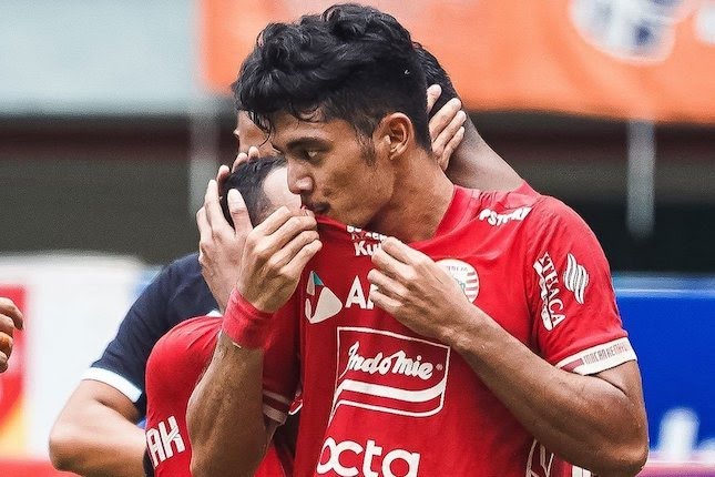 Selebrasi Aji Kusuma usai mencetak gol ke gawang PSM Makassar.