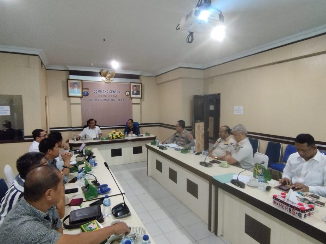 Direktur Intelkam Poldasu mengadakan rapat koordinasi dengan PWI Sumut dan OPD Sumut di aula Dit Intelkam Polda Sumut.