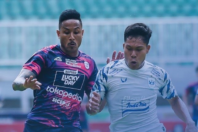 Duel RANS Nusantara FC vs PSIS Semarang di laga pekan ke-18 BRI Liga 1 2022/2023 di Stadion Pakansari.