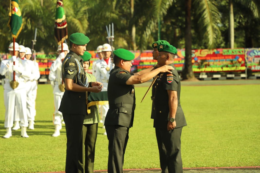 Pangdam I/BB Mayjen TNI Achmad Daniel Chardin SE MSi memimpin acara sertijab Danbrigif 7/RR dari Kolonel Inf Gede Setiawan kepada Letkol Inf Nur Wicahyanto, SE, di Markas Brigif Rimba Raya, Kecamatan Galang, Deliserdang.