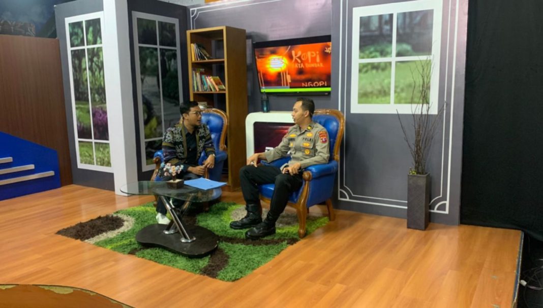 Biro SDM Polda Kaltim mensosialisasikan penerimaan anggota Polri tahun 2023 secara dialog interaktif bersama Balikpapan TV.