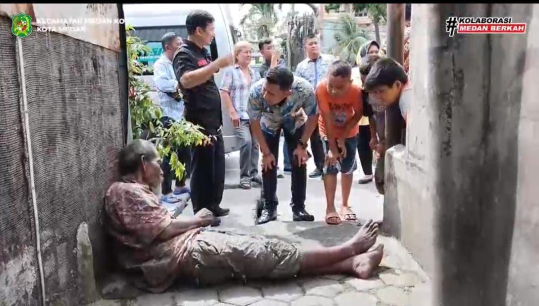 Kecamatan Medan Kota menindaklanjuti laporan dari masyarakat terkait adanya seorang tunawisma di Jalan Sisingamangaraja XII, Kelurahan Teladan Barat.