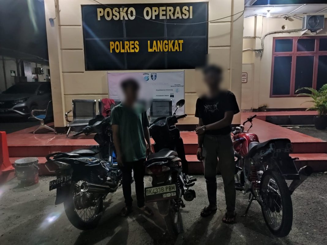 Para remaja dan tiga unit sepeda motor diamankan di Mapolres Langkat.