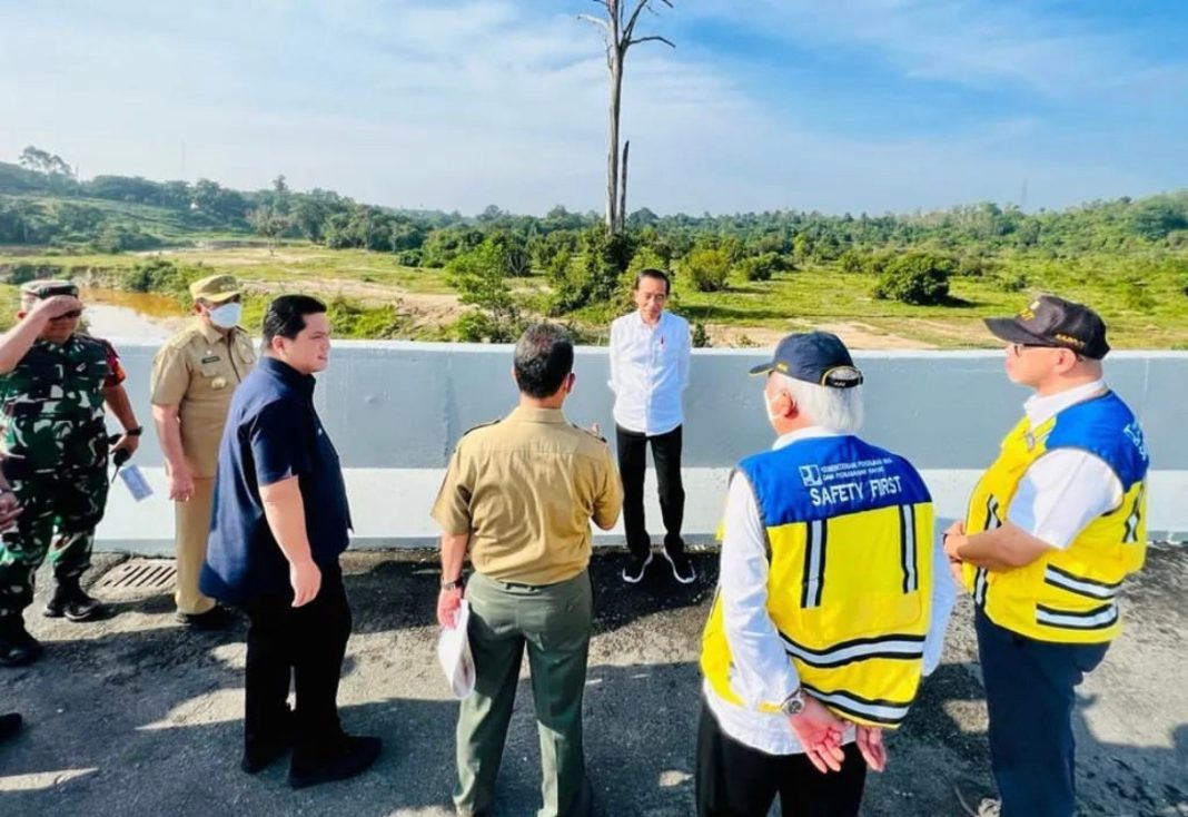 Presiden RI Joko Widodo melakukan pengecekan langsung ruas tol Pekanbaru-Dumai yang menjadi bagian dari JTTS.