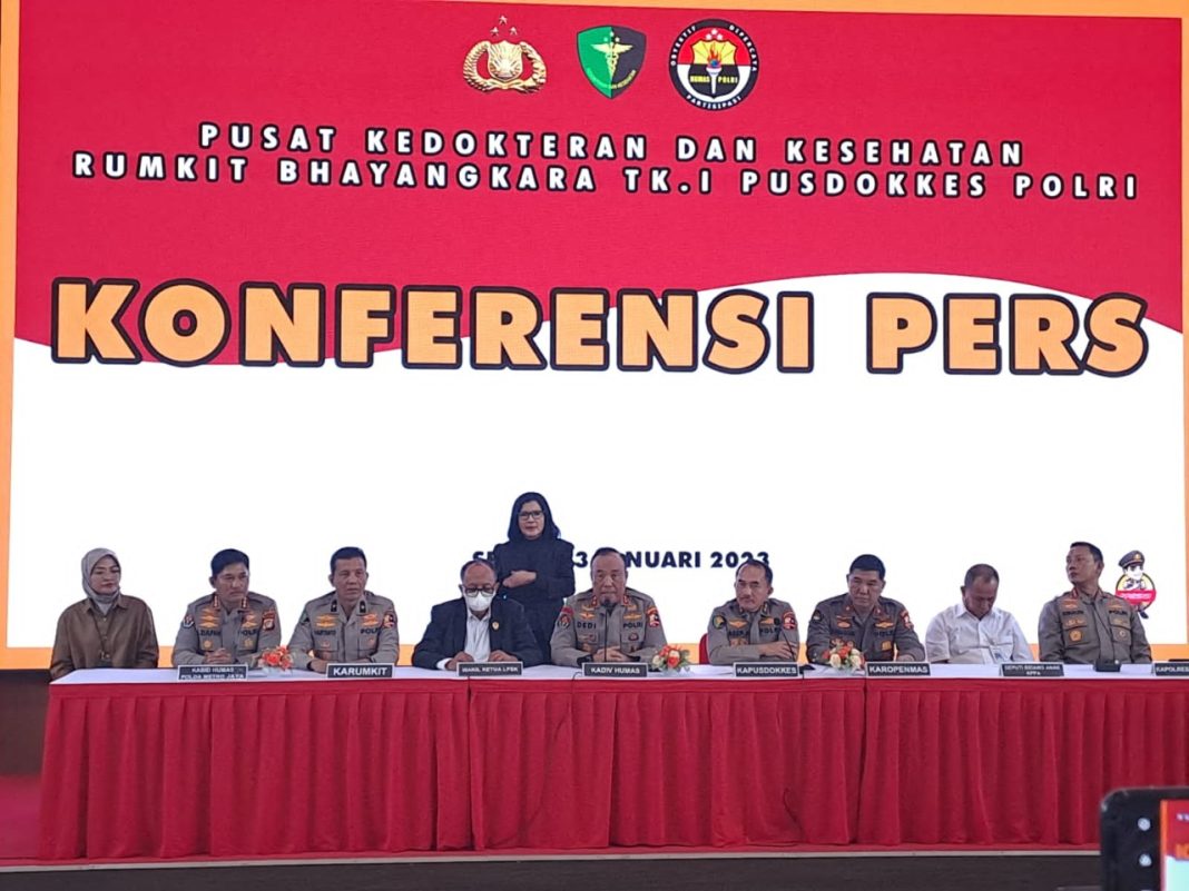 Kadiv Humas Polri Irjen Pol Prof Dr Dedi Prasetyo MHum MSi MM saat jumpa pers dengan Kepala Pusat Kedokteran Polri, LPSK dan Kapolres Jakarta Pusat.