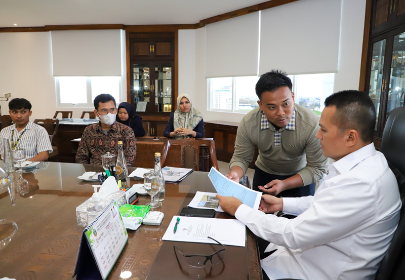 Wakil Gubernur Sumut Musa Rajekshah saat menerima perwakilan Formasu se Malang Raya, di Ruang Kerja Wakil Gubernur Sumut, Jalan Pangeran Diponegoro, Nomor 30 Medan.