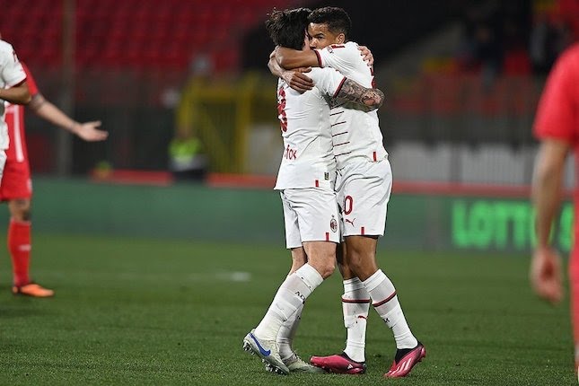 Sandro Tonali dan Junior Messias merayakan gol ke gawang Monza pada pekan ke-23 Serie A 2022/2023.