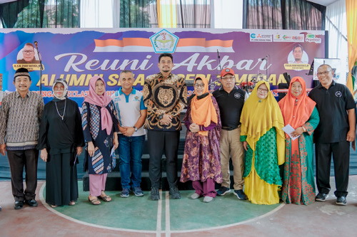 Wali Kota Medan Bobby Nasution saat menghadiri Reuni Akbar Alumni SMA Negeri 3 Medan di Halaman SMA Negeri 3, Jalan Budi Kemasyarakatan, Medan Barat.