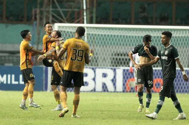 Pemain Bhayangkara FC merayakan kemenangan atas Persikabo 1973 pada lanjutan Liga 1 di Stadion Wibawa Mukti, Cikarang.