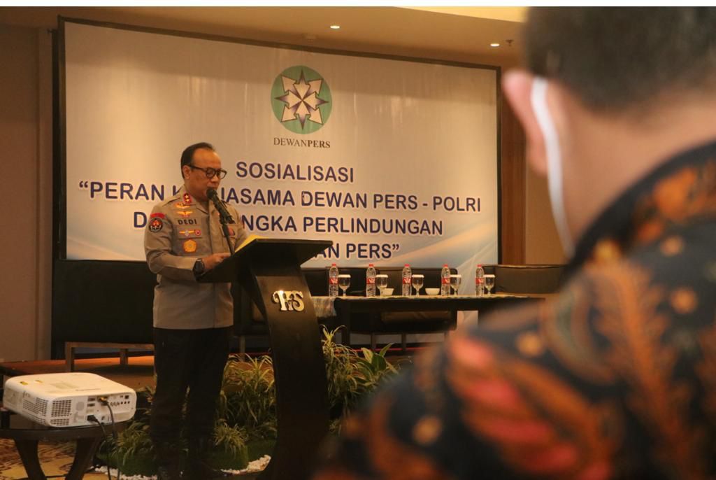 Kadiv Humas Mabes Polri Irjen Pol Dedi Prasetyo beri sambutan pada acara sosialisasi peran kerjasama dalam rangka perlindungan kemerdekaan pers pada momentum HPN 2023, di Hotel Santika Dyandra Medan.