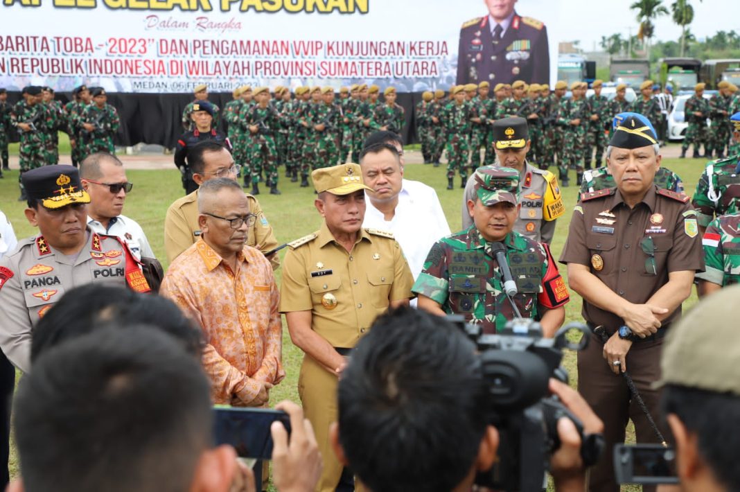 Pangdam I/BB Mayjen TNI A Daniel Chardin SE MSi memberikan keterangan kepada wartawan usai memimpin apel gelar pasukan operasi pengamanan kunjungan kerja Presiden RI Jokowi bersama Iriana Joko Widodo di wilayah Kota Medan dan Kabupaten Deliserdang, Provinsi Sumut.